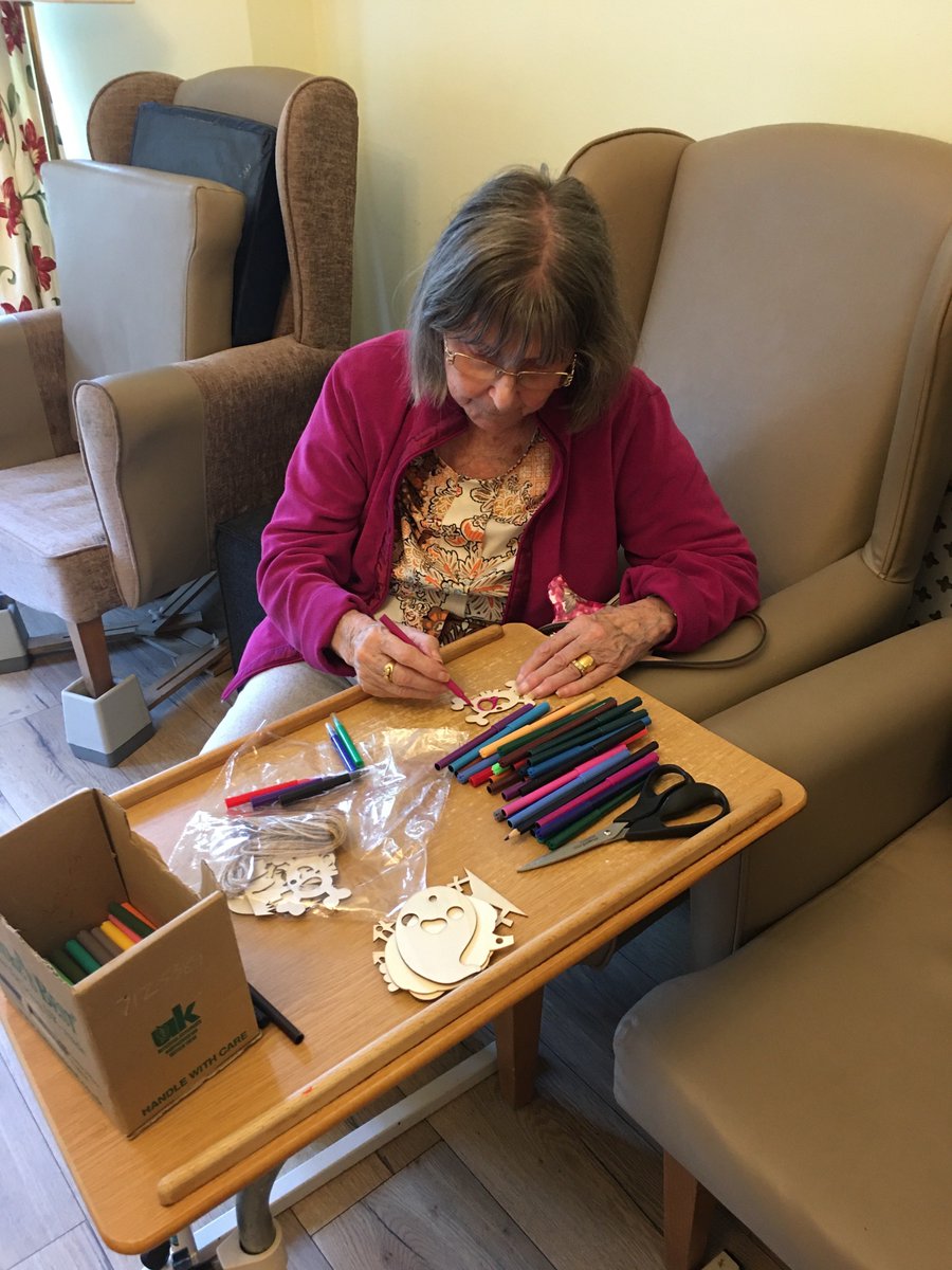 HealthcareAster's tweet photo. Getting ready for Halloween at Birdscroft Nursing Home. 

#birdscroft, #Nursinghome #ashtead #samjeebun #asterhealthcare #halloweenpreparation #activities #shethjeebun https://t.co/dqmc8ip06K