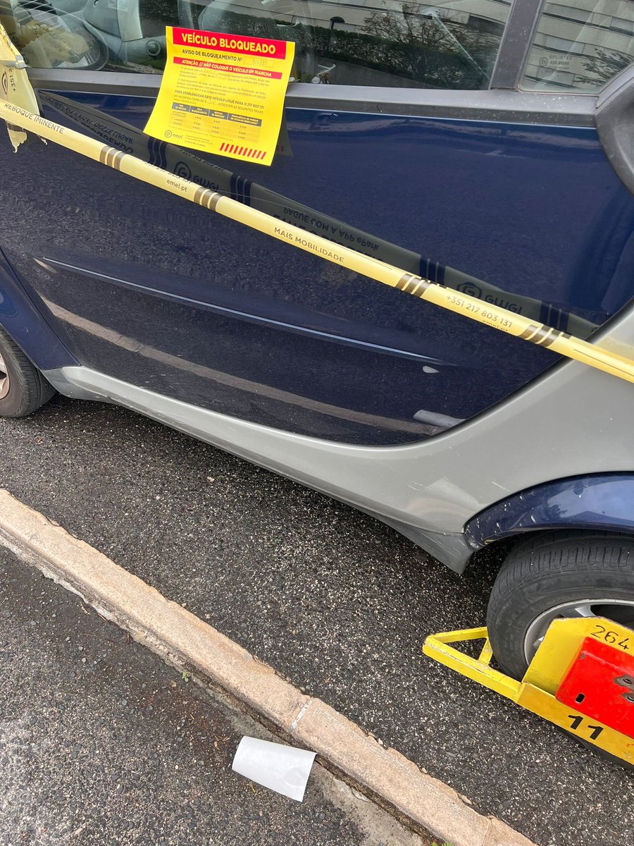 A EMEL cuida de Lisboa, só que não. Cuida dos carros e dos estacionamentos e de chular o Zé Povinho, como não lhes pagam para não deixar lixo no chão estão-se nas tintas. E não, n é o meu carro.