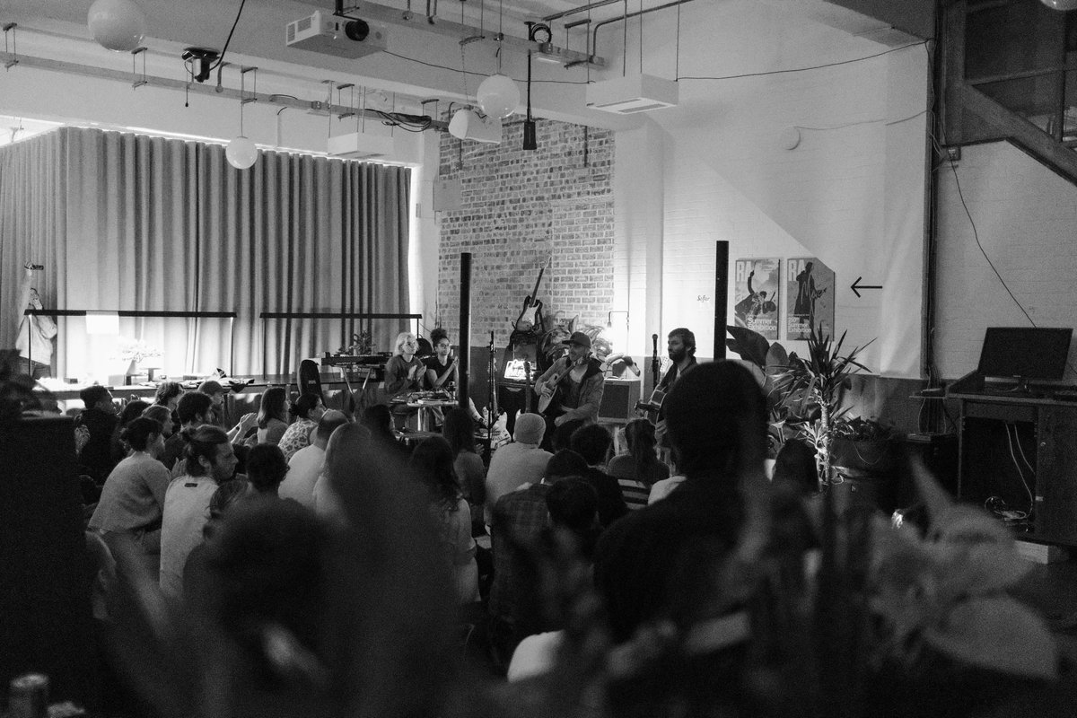 Acrylicize tweet media