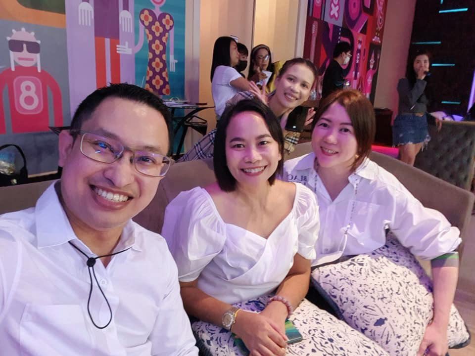 tum750's tweet photo. ขอขอบคุณพี่อาร์ต หัวหน้าทีม VANA จัดกิจกรรมดีดี
แล้วยังได้สนุกสนานกับการ ร้อง🎤 เล่น🎼 เต้น👯‍♀️ โยน 🎳 กันครับ 😄

และขอแสดงความยินดีกับผู้ที่ได้รับรางวัล TOP ACTIVE AWARD (TAA) 🏆 ทุกท่านด้วยครับ 😊👍🎉

#VANATEAM
#HappinessandSuccess
#ทีมแห่งความสุขและความสำเร็จ❤️ https://t.co/HIR4YxxbS7