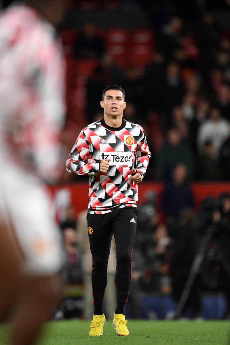 Flowers for <a href="/Cristiano/">Cristiano Ronaldo</a>. #CristianoRonaldo #MUFC