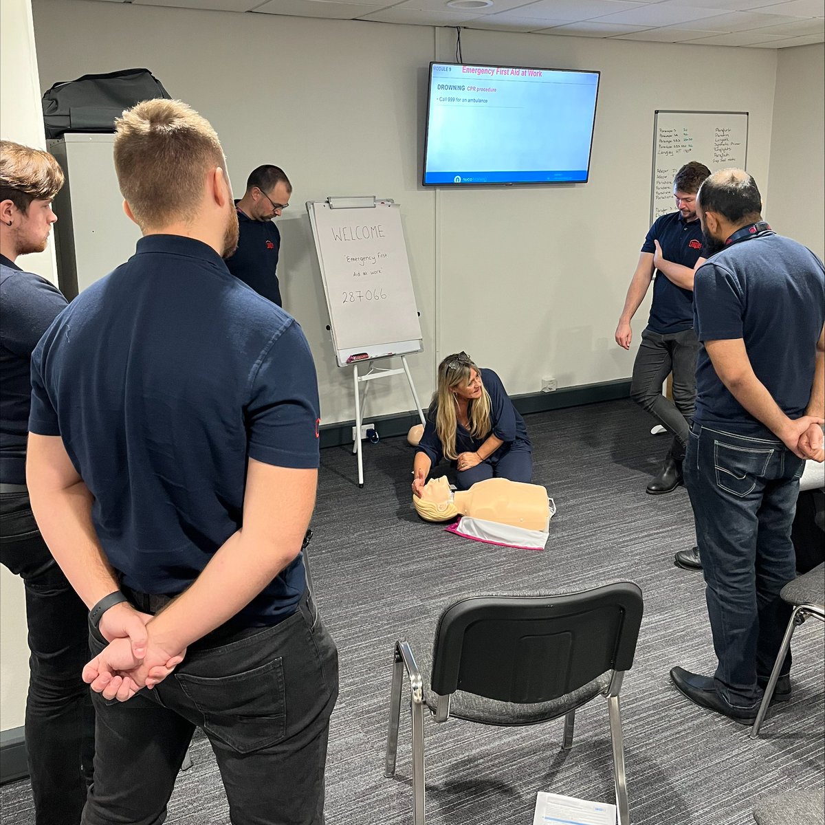 langley_uk's tweet photo. Are you first aid trained? 🏥🚑            

Health and safety is our number one priority at Langley.

It is great to see our colleagues taking the time to learn potentially lifesaving first aid skills.

Thank you, Nicola Jefferies, for delivering this valuable course. https://t.co/p9UX1Qfct9