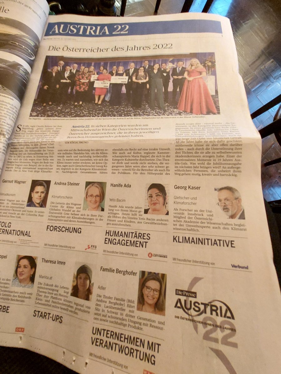 UlrikeTanzer2's tweet photo. Die @uniinnsbruck ist stark vertreten: Klimaforscher Georg #Kaser und Ehrensenatorin Andrea #Berghofer wurden ausgezeichnet. Herzliche Gratulation! @DiePressecom https://t.co/pGEFZ0Msh5