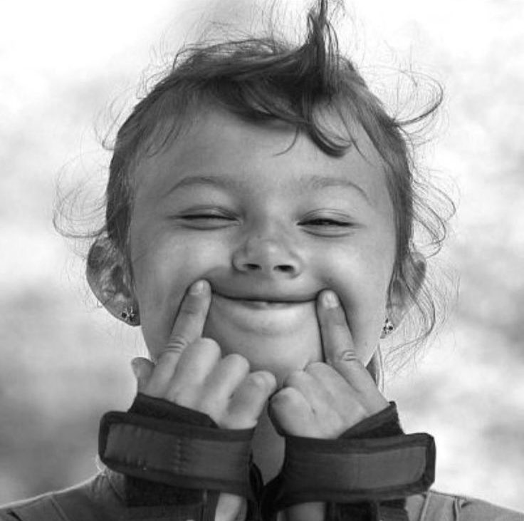 #ilMigliorModo per non cadere è sorridere.
Le lacrime le porti dentro.
Le ferite le fai cicatrizzare.

Quindi, anche oggi preferisco sorridere.