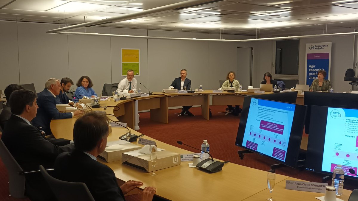 SasYvelines's tweet photo. 🗨️Echange entre la gouvernance du SAS 78, l'@78Apta, le @CH_Versailles , et @ThomasFatome, directeur de la CNAM (@Assur_Maladie) et son équipe, sur les enjeux de l'accès aux soins pour la population française.

Un grand merci à la @CPAM_78 d'avoir organisé cet rencontre.

[1/2] https://t.co/hP9ZFBqGK3