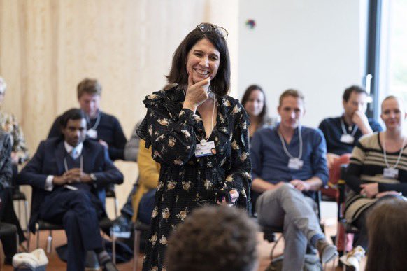 Thanks to the <a href="/weforum/">weforum</a> <a href="/YGLvoices/">Young Global Leaders</a> alumni for contributing so much to our (w/<a href="/DanielSachs1/">Daniel Sachs</a>) democracy workshop. Together we are building better politics. Want to hold on to the optimism💡? Sign-up to our briefing share.hsforms.com/1zvkpvHIuTOCKb…. Photo flanked by outstanding advisors 🙏🏻.