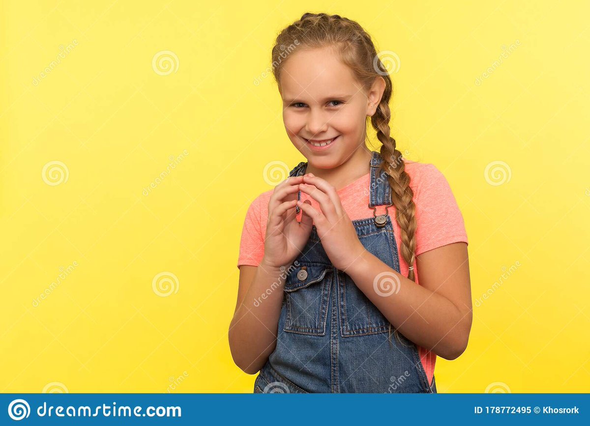 Renwrend's tweet photo. Taylor Swift as a kid when no one wanted to play with her: https://t.co/J1ugJZiOZK