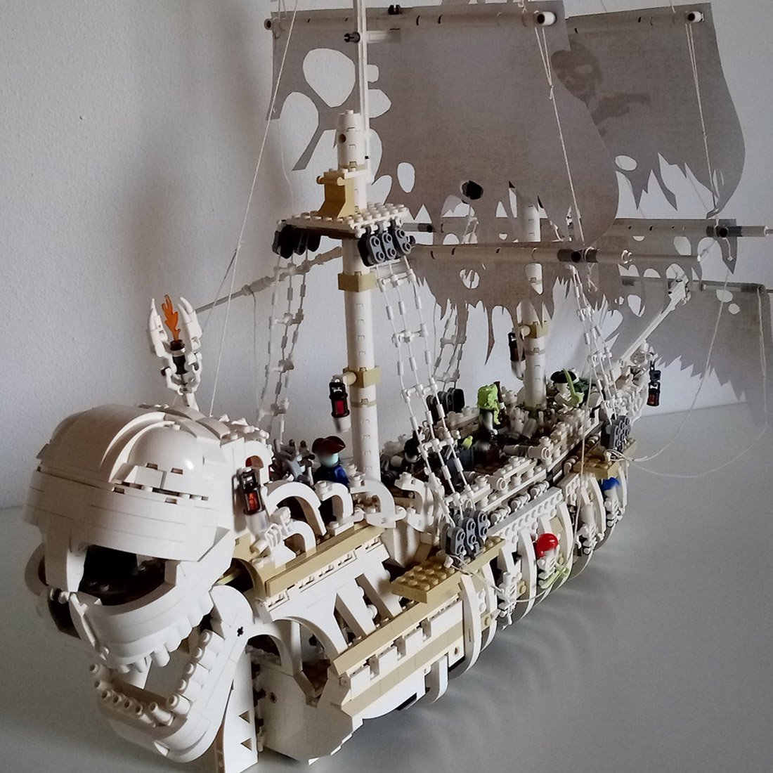 medievalbrick's tweet photo. MOC-110420 The Terrifying Charon's Chest Pirate Ship - by @CaptainBarbatos
Link: https://t.co/QYQyQbAIgk
#meidevalbrick #pirate #piratemoc #legopirate #legocastle #legopirates #pirateship #legopiratesofthecaribbean #pirates #pirategraphic #pirateslife #piratetower #piratestyle https://t.co/9MpJR9OBrm