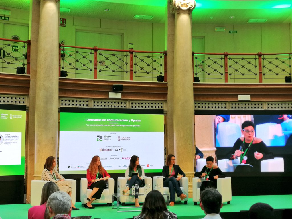 DircomCVM's tweet photo. ¡Esta #mesaredonda promete! Experiencias de éxito en #comunicación interna con:
🔹 @Carol_Beguer de @GrupoGimeno
🔹 @vickycasa de @grefusa
🔹 @EncarFerrando  @apunt_media
🔹 M. Dolores Iniesta @hero

🎙️Moderado por @EstherCSCS presidenta #DircomCV @WeAddYou

#ComunicacionyPymes https://t.co/CPPHt4Nivf