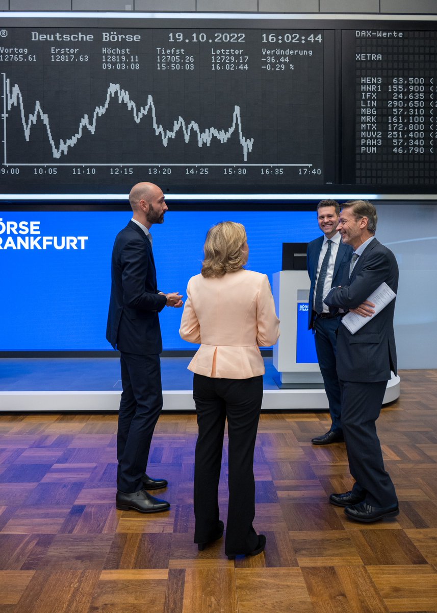 📌La oficina económica y comercial en Berlín 🇩🇪 acompaña a la VP <a href="/NadiaCalvino/">Nadia Calviño</a> en su visita a Frankfurt, con reuniones con la <a href="/boersefrankfurt/">Deutsche Börse</a>
y visita a la <a href="/Book_Fair/">FrankfurterBuchmesse</a> de Frankfurt #SpainFrankfurt2022, la más importante del mundo, en la que ICEX está presente (Stand E30-Hall 4.1)