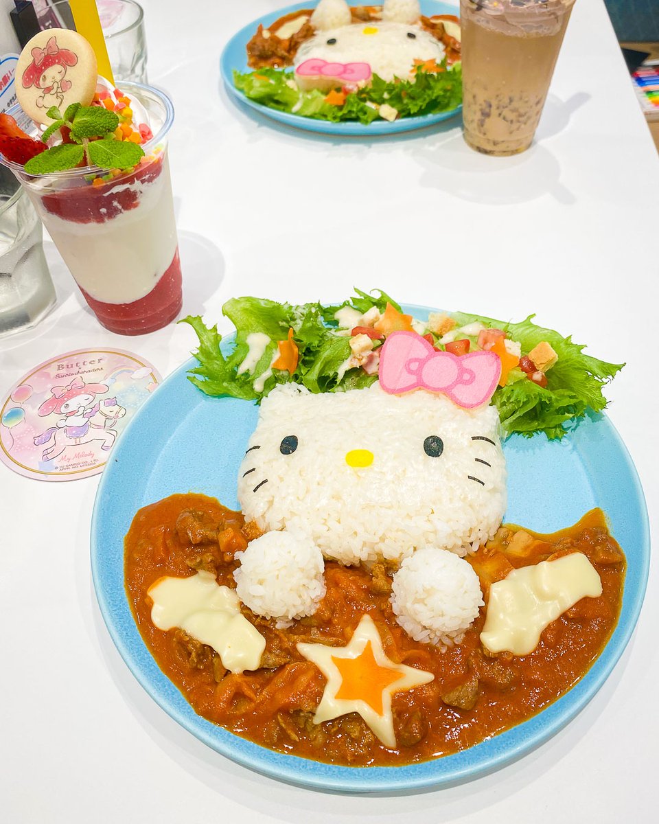 JapanCandyBox's tweet photo. π΄π This yummy Hello Kitty Hayashi Rice from Butter x Sanrio CafΓ© has lots of this savory red wine sauce with beef, onions, and mushrooms. π₯π So mouth-watering! π€€π
#hayashirice #sanriofood #hellokittyfood #kawaiifood https://t.co/ugzm3LQN5o