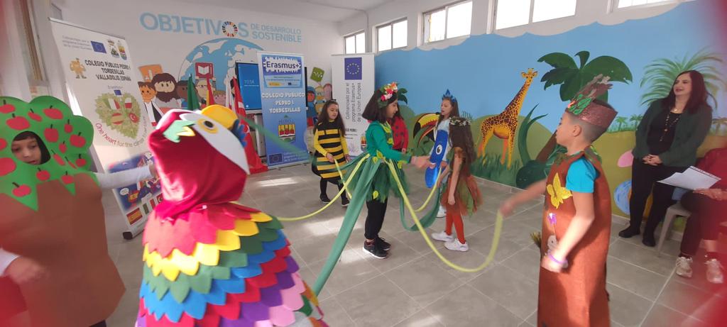 İspanya ortak okulumuz <a href="/COLEGIOPEDROI/">CEIP PEDRO I</a> Türkiye,Polonya ve İtalya‘dan hareketliliğe katılan öğrenciler iklim değişikliği ve etkilerini azaltma yolları konulu dramalar sundular.
<a href="/tcmeb/">Millî Eğitim Bakanlığı</a>
<a href="/ABBaskanligi/">T.C. Dışişleri Bakanlığı Avrupa Birliği Başkanlığı</a> <a href="/ulusalajans/">Türkiye Ulusal Ajansı 🇹🇷 Turkish NA</a>
<a href="/1Havaikmal/">1. Hava İkmal Bakım Merkezi İlkokulu</a>
<a href="/EskisehirMem/">Eskişehir İl Milli Eğitim Müdürlüğü</a>
<a href="/odunpazarimem/">odunpazarımem</a>
<a href="/one_climate/">One heart for the climate for our future</a>
<a href="/ErasmusWater/">Turkey Erasmus Plus Water-Friendly Schools</a>