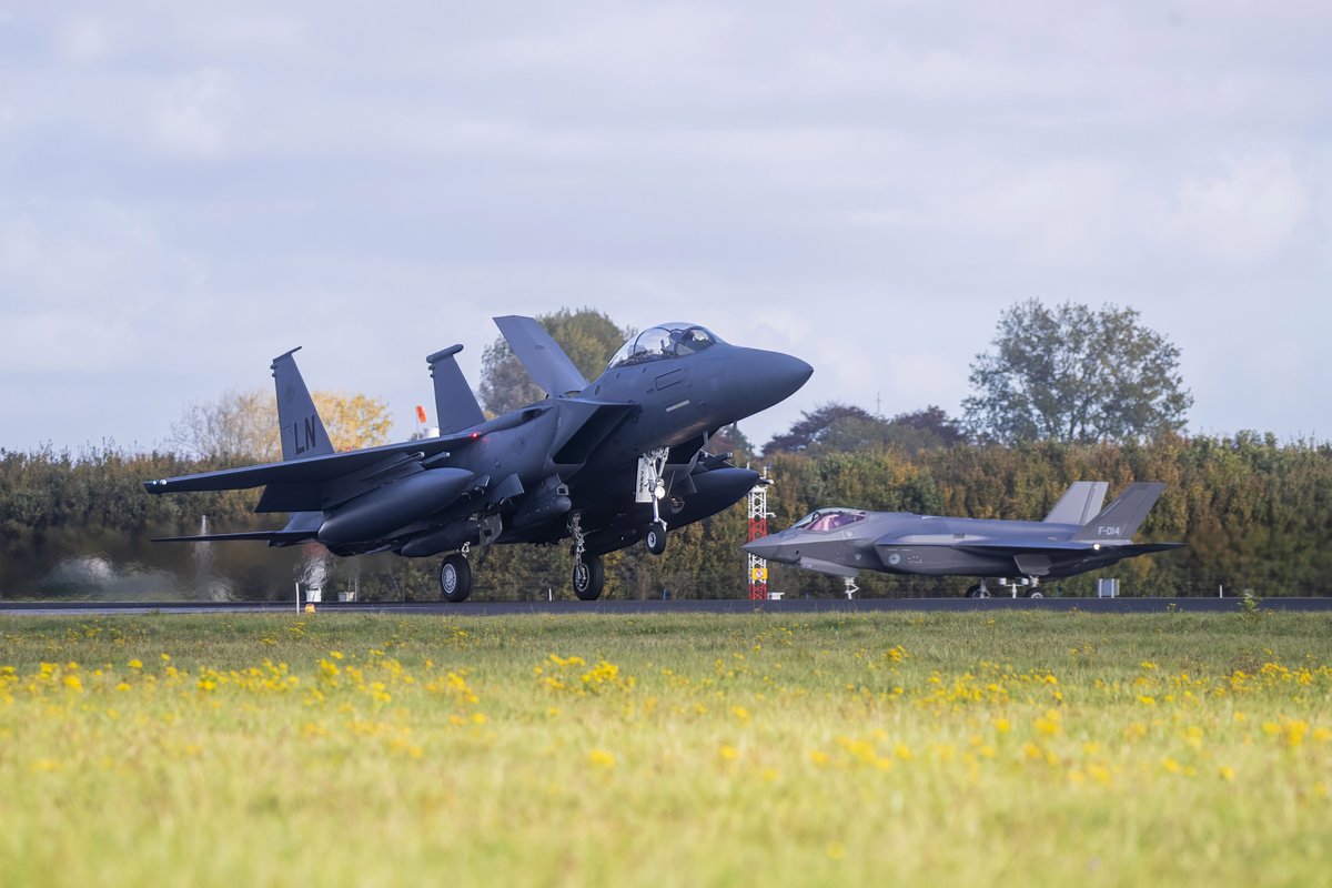 VlbLeeuwarden's tweet photo. This week, @HQUSAFEAFAF 4th &amp; 5th gen fighters integrated with @Kon_Luchtmacht F-35s to enhance allied force interoperability and readiness. First time F-22 Raptors operated from Dutch soil! Next week collaboration continues with @48FighterWing #F35s #WeAreNato #StrongerTogether https://t.co/3Ge8vriMjm