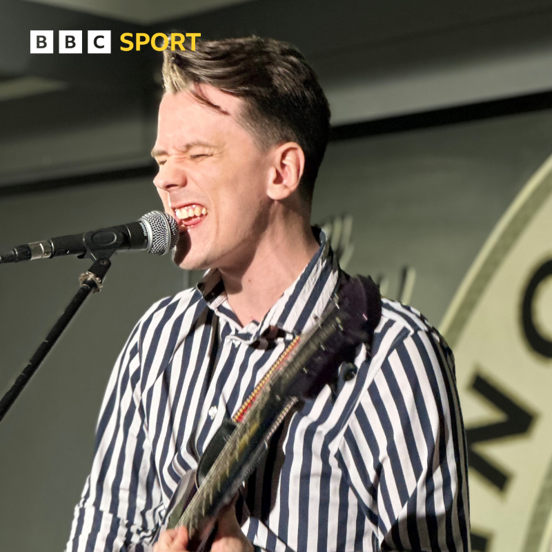 BBCSportScot's tweet photo. LIVE @ScottishCup coming up this evening! 🏆

⚽️ Cumnock Juniors v Dumbarton 
⏰ Coverage starts 7:30pm 
📺 @BBCScotland 

Keep an eye out for local Cumnock band The Frontiers, as they open the programme 🎸⤵️

#BBCFootball