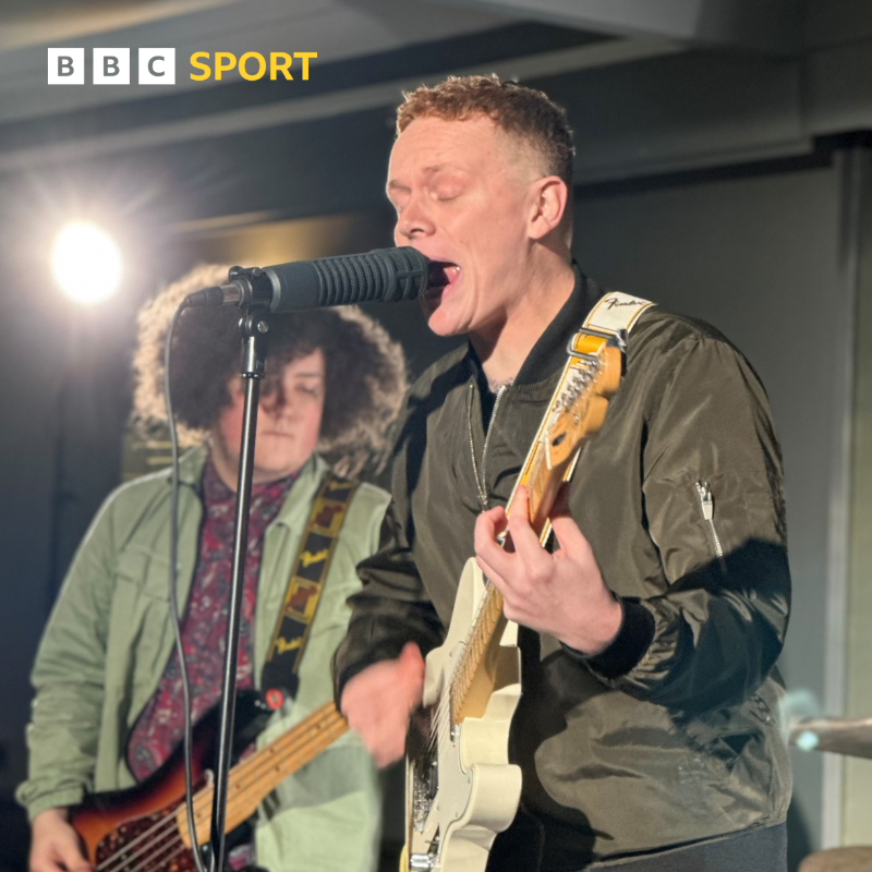 BBCSportScot's tweet photo. LIVE @ScottishCup coming up this evening! 🏆

⚽️ Cumnock Juniors v Dumbarton 
⏰ Coverage starts 7:30pm 
📺 @BBCScotland 

Keep an eye out for local Cumnock band The Frontiers, as they open the programme 🎸⤵️

#BBCFootball
