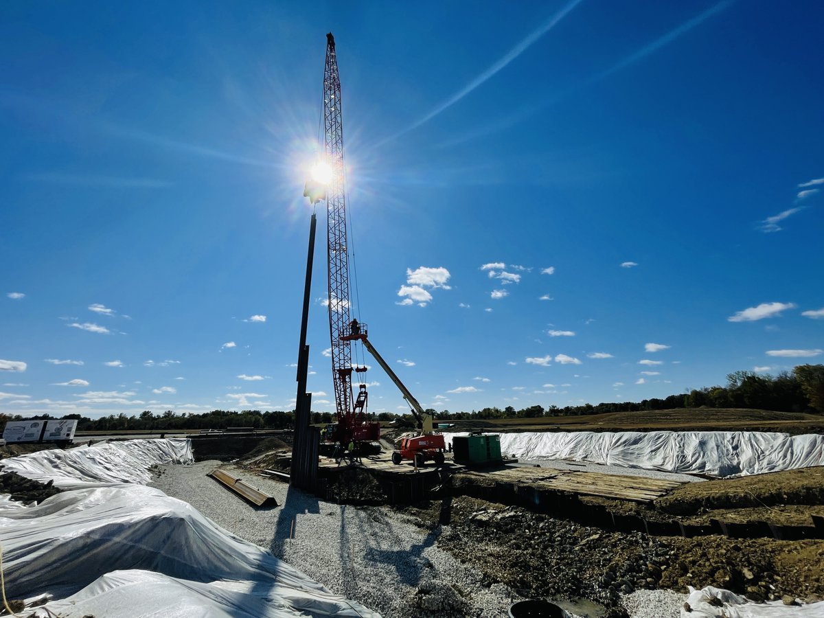 BowenEngCorp's tweet photo. Bowen's #Evansville project team is driving 60ft sheeting, a complex and high stakes task, and making it look easy.
We would like to thank this team for taking the process seriously, and we are excited to see the project develop! #sheeting #shoring #piling #liftstation https://t.co/tRRHP8RjXj