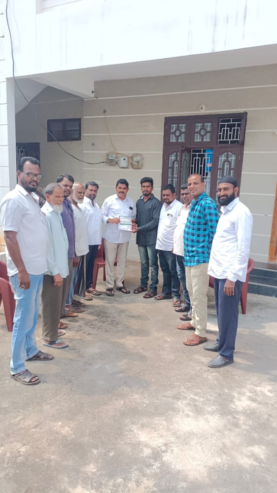 SamiMohammad98's tweet photo. #Book_Release
The Real Sketch Of Prophet Mohammed (Pbuh) 
We especially invited Y.Narasimha goud Sir (Muncipal Chairman) to attend program.Venue:Lotous Banquet Hall Near SBI Bank Achampet 
Date:-23-10-2022, 6:30PM  To 9:00PM, Org by:Minhaj ul Quran Achampet @ahmedalhuseni https://t.co/s6sl6kkXbm