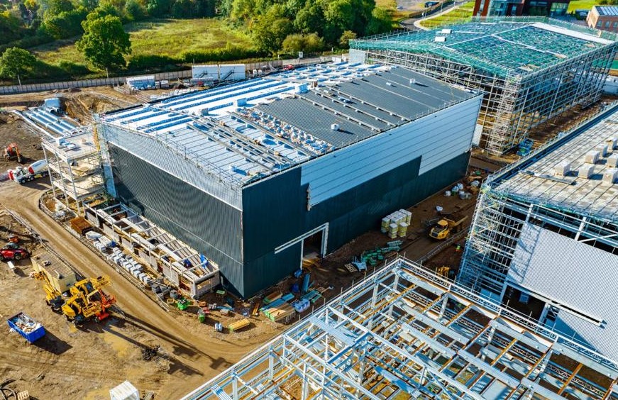 VertecRoofing's tweet image. Some great images of the construction on site at the Shinfield Studios.
Vertec works on the roofing and cladding are progressing well for Curo Construction ltd.
Earth Grid
#Earthgrid #curoconstruction #shinfieldstudios #site #construction #cladding #roofing #project