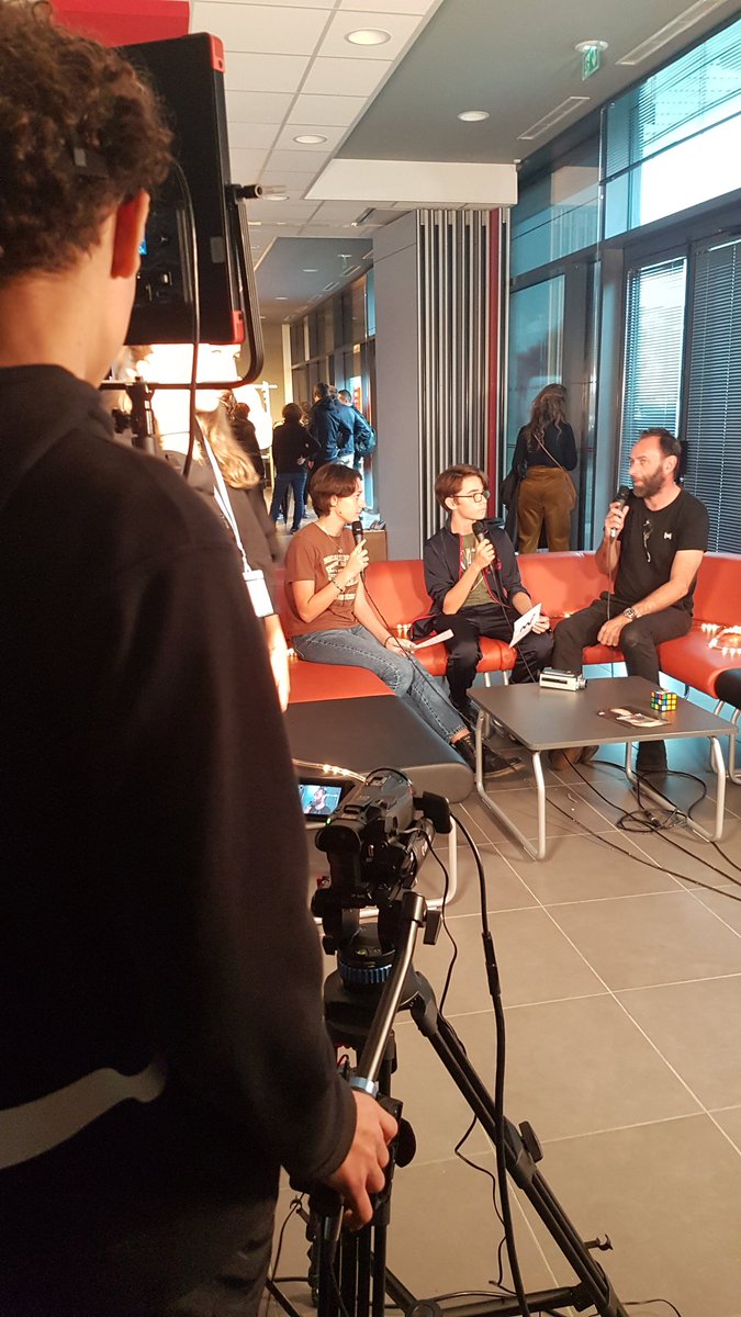 Durant 3 jours, la Maison de l'image accompagne les publics dans la découverte du salon Experimenta avec son medialab. Depuis hier, les scolaires réalisent reportages, interviews et photographies.   
#xpa22 <a href="/hexagone_meylan/">HEXAGONE MEYLAN</a> <a href="/AtelierArtSci/">Atelier ArtsSciences</a>