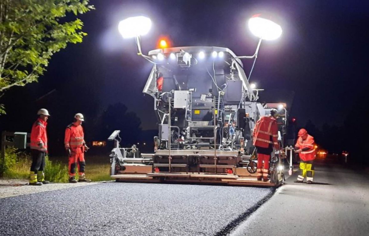 noticiasmaquina's tweet photo. La pavimentadora de aerosol DYNAPAC SD2500CS PROTAC https://t.co/aQIpH2252h #CARRETERAS #OBRAPUBLICA #Dynapac #pavimentadora #PROTAC https://t.co/adFvW7bmGs