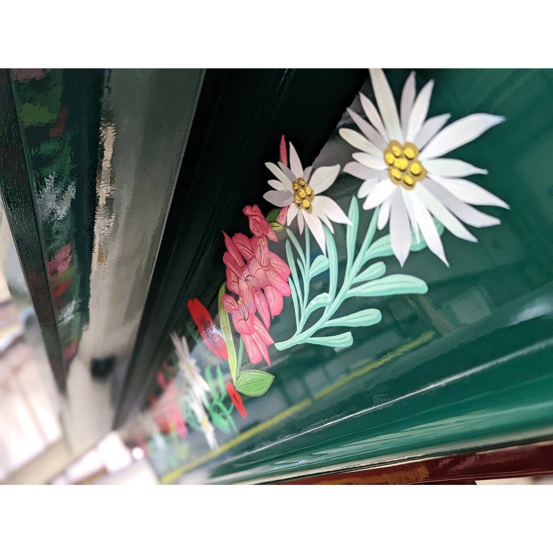 SevernLamb's tweet image. Who’s ready for the weekend! ⌚ #FactoryFriday!! 🏭👷🏻‍♂️

@daytonhistory's locomotive is creating a real buzz in the factory this week, with the delicate hand painted accents, now all but complete ✨

Stay tuned for updates and milestones as our projects near completion.

#ParkTrain