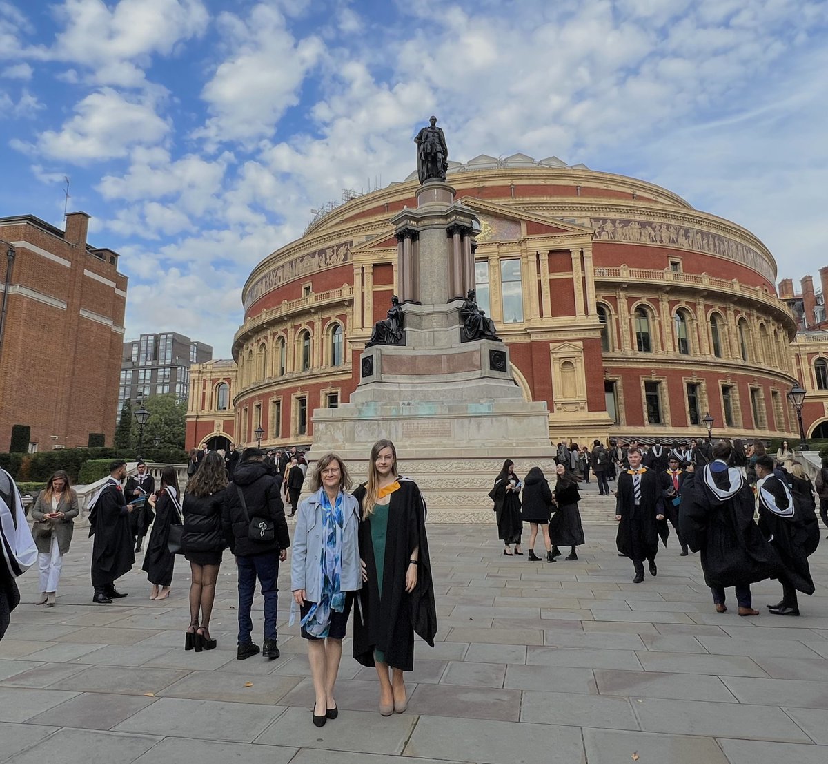 aleksandra_db's tweet photo. BSc Graduation ✔️ https://t.co/vWtkVbhLXK