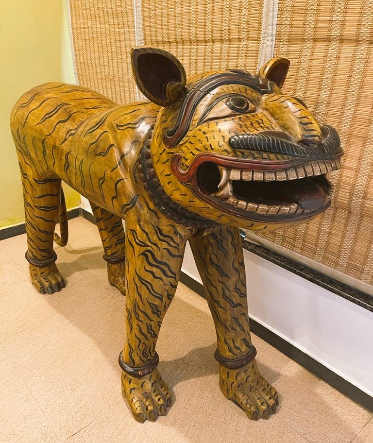 Beautiful carving of Bhoot (ghost) Tiger from Kerala, nearly 100kg in weight. Its evil presence is meant to keep herbivores away from crops. <a href="/TractIndia/">Tiger Research And Conservation Trust</a> <a href="/SLTPtigers/">SLTP - Satpuda Landscape Tiger Partnership</a> #tiger