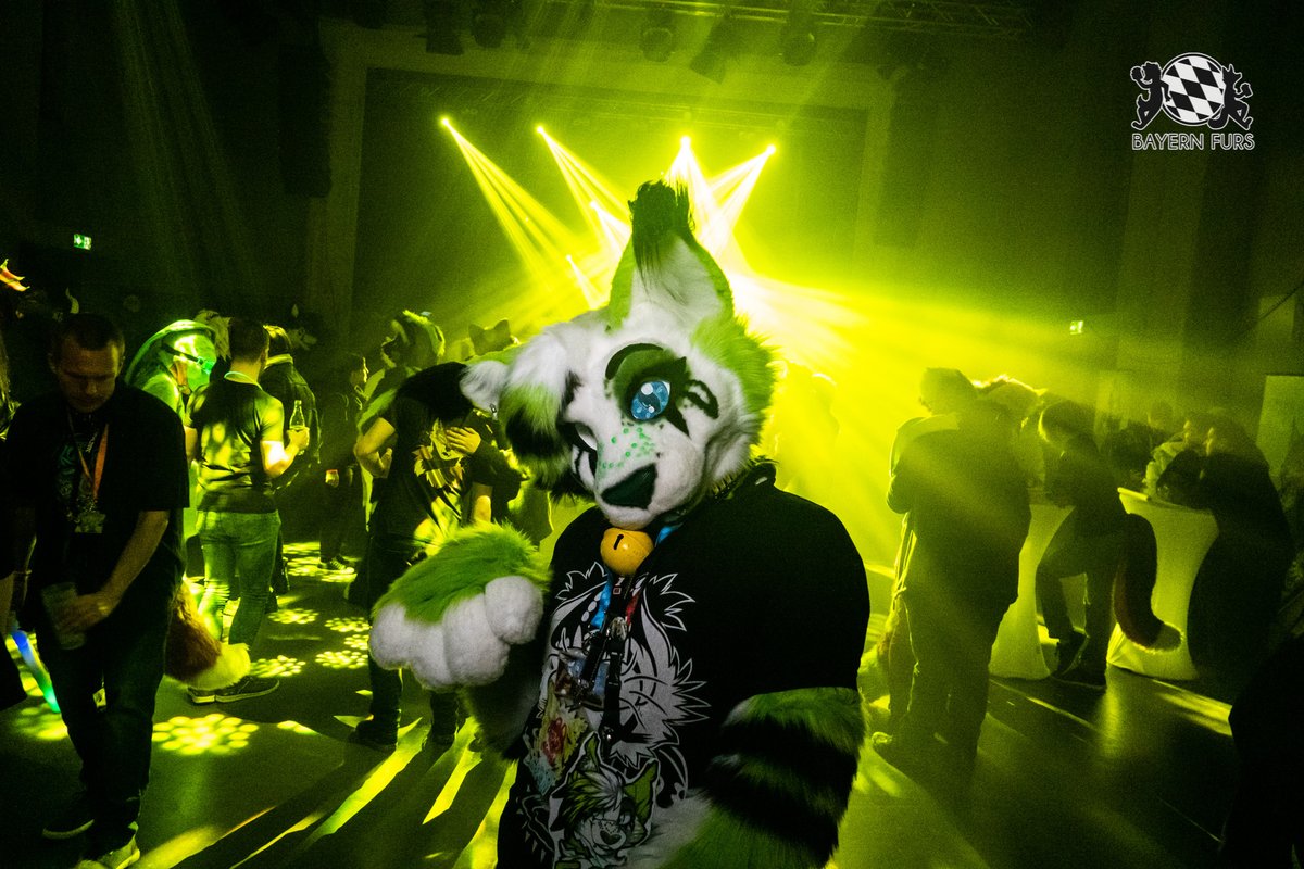 BayernFurs's tweet photo. "Nyaaan!"
#BFD10 #FursuitFriday
🐱 @FloraKoyens
📸 @Ryius
Ihr wollt uns unterstützen? Super! Dann hier entlang, unter
https://t.co/ltl3l0E9rA https://t.co/z1qESVALoW