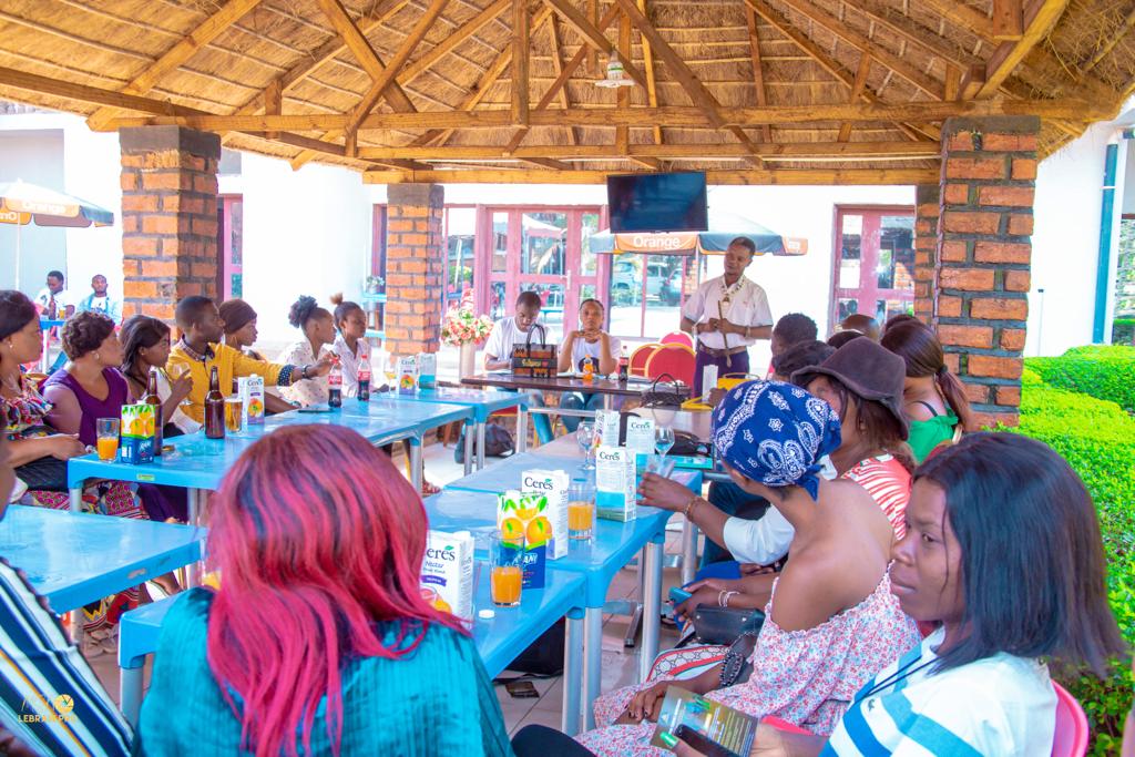 𝑭𝒐𝒏𝒅𝒂𝒕𝒊𝒐𝒏 𝑭𝒆𝒎𝒎𝒆 𝑩â𝒕𝒊𝒔𝒔𝒆𝒖𝒔𝒆 tweet media