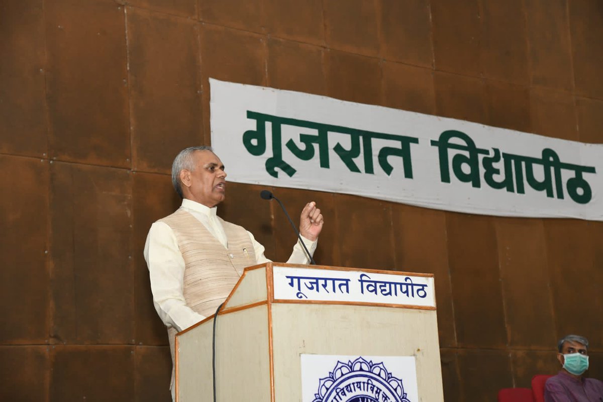 ADevvrat's tweet image. महात्मा गांधी जी द्वारा वर्ष 1920 में स्थापित गुजरात विद्यापीठ के कुलपति के रूप में आज विद्यापीठ का दौरा किया। यह स्थान गांधी जीवनदर्शन को आत्मसात करने का पवित्र स्थल है। विश्व कल्याण के लिए महात्मा गांधी जी का जीवनदर्शन आज भी प्रासंगिक हैं।