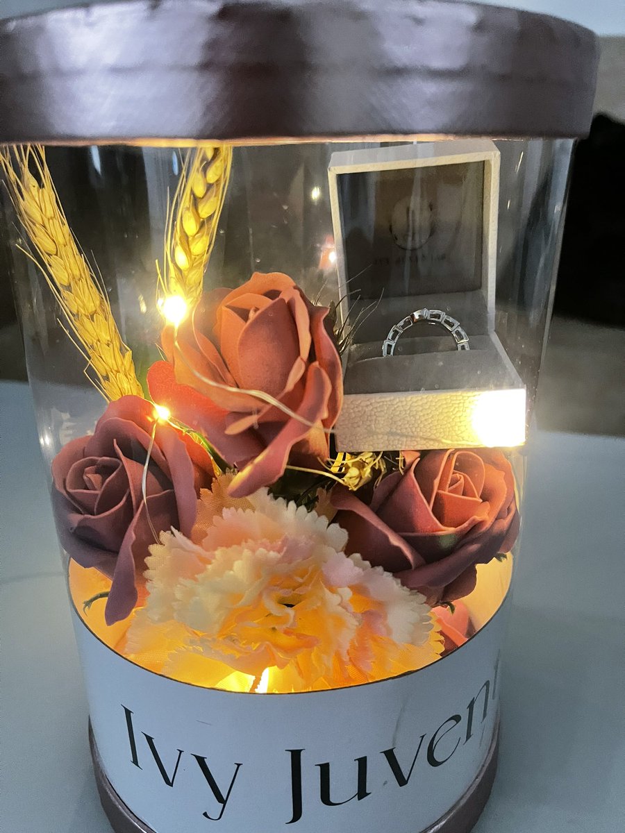 ketengahketepi's tweet photo. Lelaki yang masih dalam talking stage. Nak ke next step utk official relationship.Let’s step up your game! 🥰 boleh la beli this bouquet ring untuk propose partner korang. Imagine someone ask you “will you be my girlfriend” 🥹🥹🥹kalau i,i pengsan. Kalau Korang i tak tahu la. 😔 https://t.co/K5bZgwUYm0