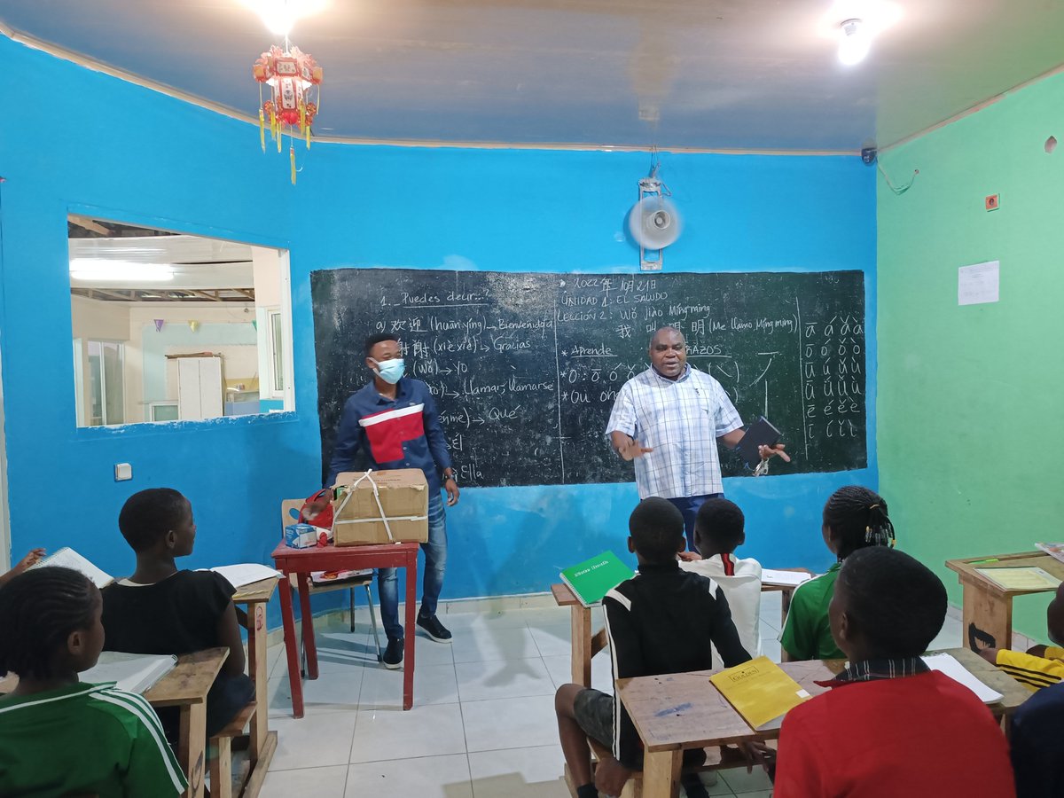 DeConfucio's tweet photo. Directors of CI of UNGE vistited its partership schools Canige and Divina. They exchanged ideas with those directors of the two schools about how to improve the quality of the teaching and learning of Chinese. https://t.co/6UEjud4ypN