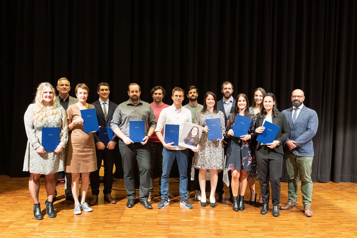 2022 schlossen 16 Studierende erfolgreich mit dem #Master #Fachdidaktik #Medien und #Informatik der #PHSZ, <a href="/UZH_ch/">Universität Zürich</a>, <a href="/phluzern/">PH Luzern</a> und <a href="/hslu/">HSLU Hochschule Luzern</a> ab. An der Diplomfeier am 19.10. wurden 5 Masterarbeiten geehrt: phsz.ch/ph-schwyz/aktu…