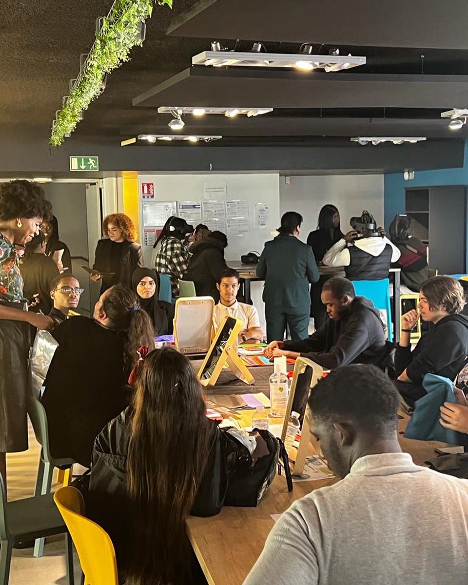 ATK_BS's tweet photo. Le CFA ATK Conseils by ATKGroup était au Forum orgnanisé par Convergence 93 et ses partenaires en présence d’Isabelle Pantèbre. 
Pour l’occasion un Job dating apprentissage au sein du Campus Fonderie de l'Image pour les jeunes en recherche de contrat d'apprentissage. https://t.co/WpWrnmOSEq