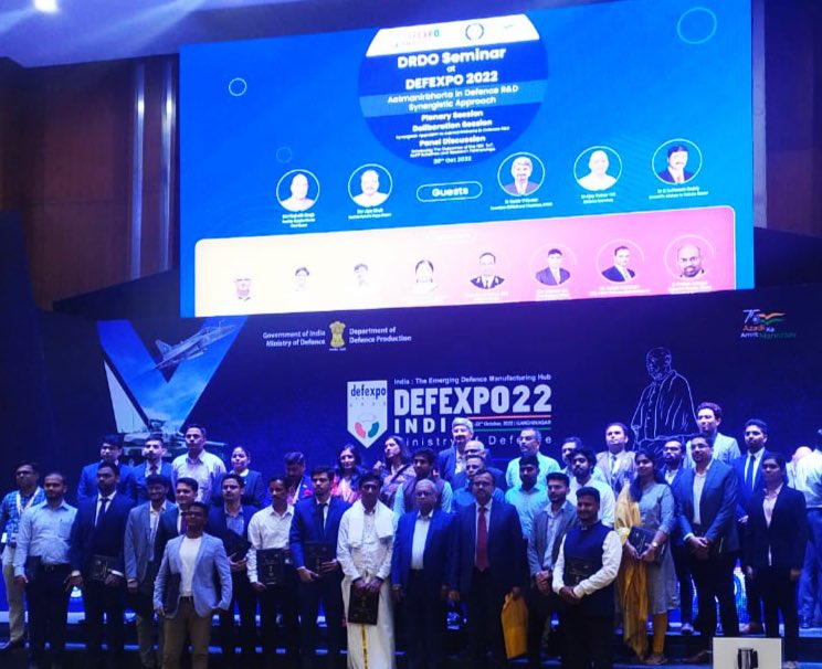DRDO_India's tweet image. #DRDOUpdates |  Dare to Dream 3.0 contest winners were awarded at #DefExpo2022 by Hon'ble Raksha Mantri Shri Rajnath Singh on 20th October 2022. 

#PathToPride 
@DefenceMinIndia 
@SpokespersonMoD