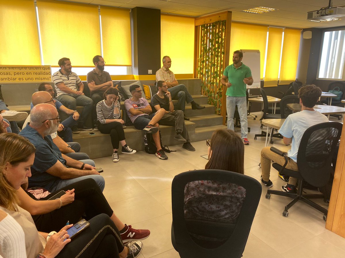 linkbyuma's tweet photo. ✨Continuamos con la 2ª sesión de #PolarisAcademy para #SpinOffUMA💡
📈 Hoy abordan, de la mano de Jesús Pedrero, como hacer un "Plan Estratégico de Ventas"🤑Y todo lo aprendido lo han puesto en práctica durante la jornada.
🚀¡Esperamos que os sea de mucha utilidad en el futuro! https://t.co/cQzpc3A0DK
