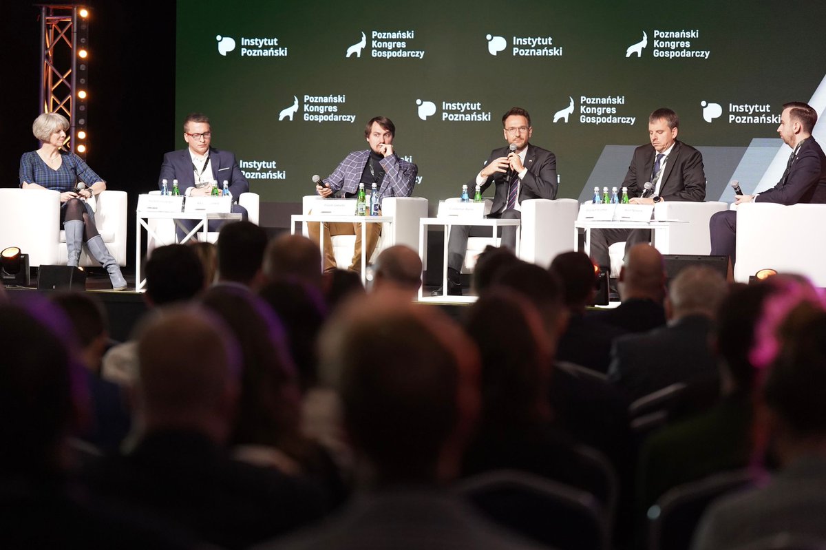 MRiTGOVPL's tweet photo. Dynamika innowacyjności w Polsce jest na wyższym poziomie niż średnio w Unii Europejskiej. Chcemy coraz bardziej kreować rozwiązania innowacyjne, nie tylko ograniczać się do kopiowania innych - minister @waldemar_buda na #PKG2022 https://t.co/Oh9aAb7jAS