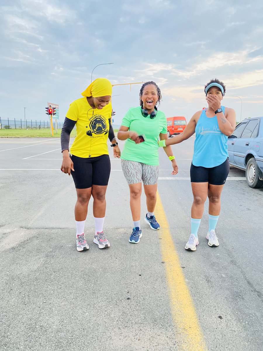Anda81334644's tweet photo. Giving up is not a solution in whatever situation you are in wake up and fetch yourself🏃🏻‍♀️🏃🏻‍♀️Friday &amp; Thursday Therapy done #RunningWithTumiSelo #Fetchyourbody2022 #IPaintedMyRun #bodytransformationchallenge @Ichoose2BActive #Ichoose2bactive #RunningTherapy #Homeoffit https://t.co/XDMM8XyylL