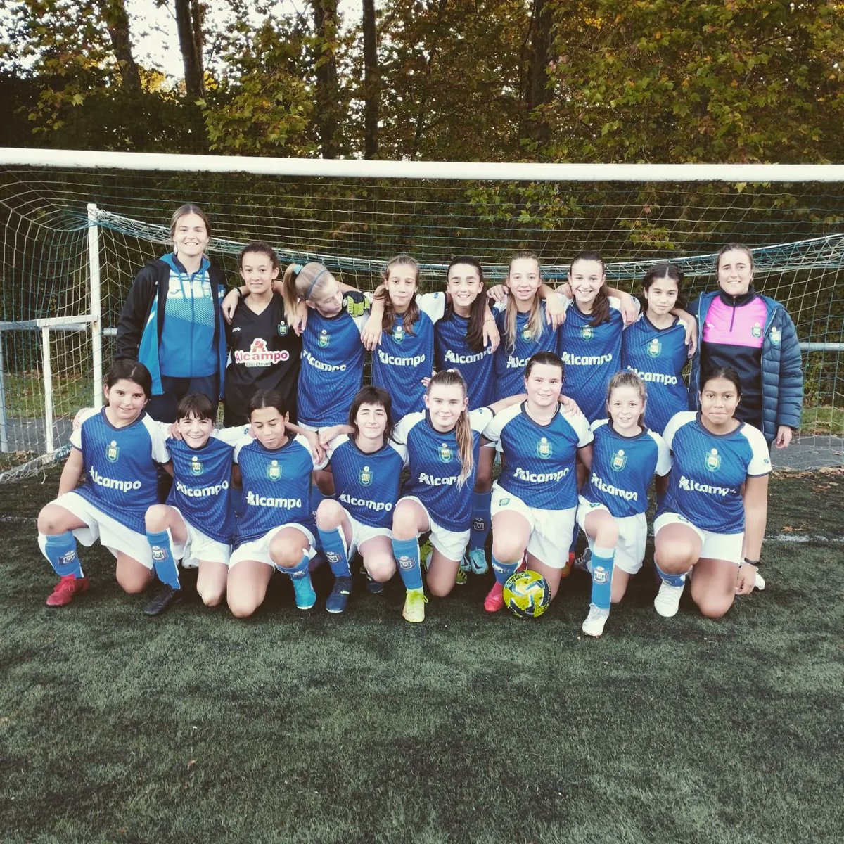 OiartzunKE_'s tweet photo. ⭐⭐ INFANTIL PARTAIDETZA ⭐⭐

Ligari hasiera eman zioten aurreko larunbatean gure lehen urteko infantilak. 5-3 irabazi zuten!

Entrenatzaileak: Maider Garayar, Maddi Mujika eta Nagore Isasa

Bestalde, Mikel Chanca lehen aldiz aritu da epaile lanetan. Mila esker! https://t.co/44ki4GBodb