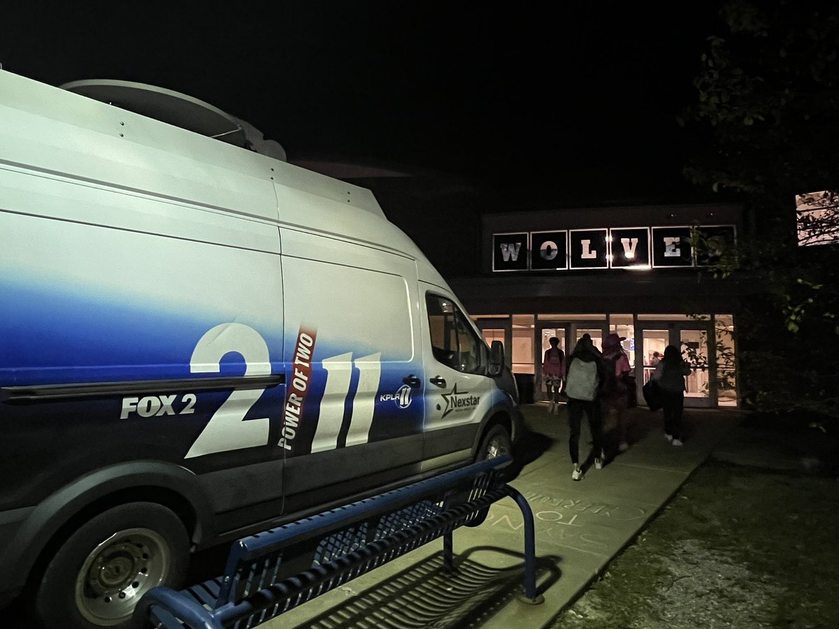 WSDR4Supt's tweet photo. Turn on your DVR’s! Channel 2! #PinkOut #PepZone at Timberland High School! @FOX2now #WeAreWentzville
@rowdywolfnation https://t.co/9DFfDE4TTN