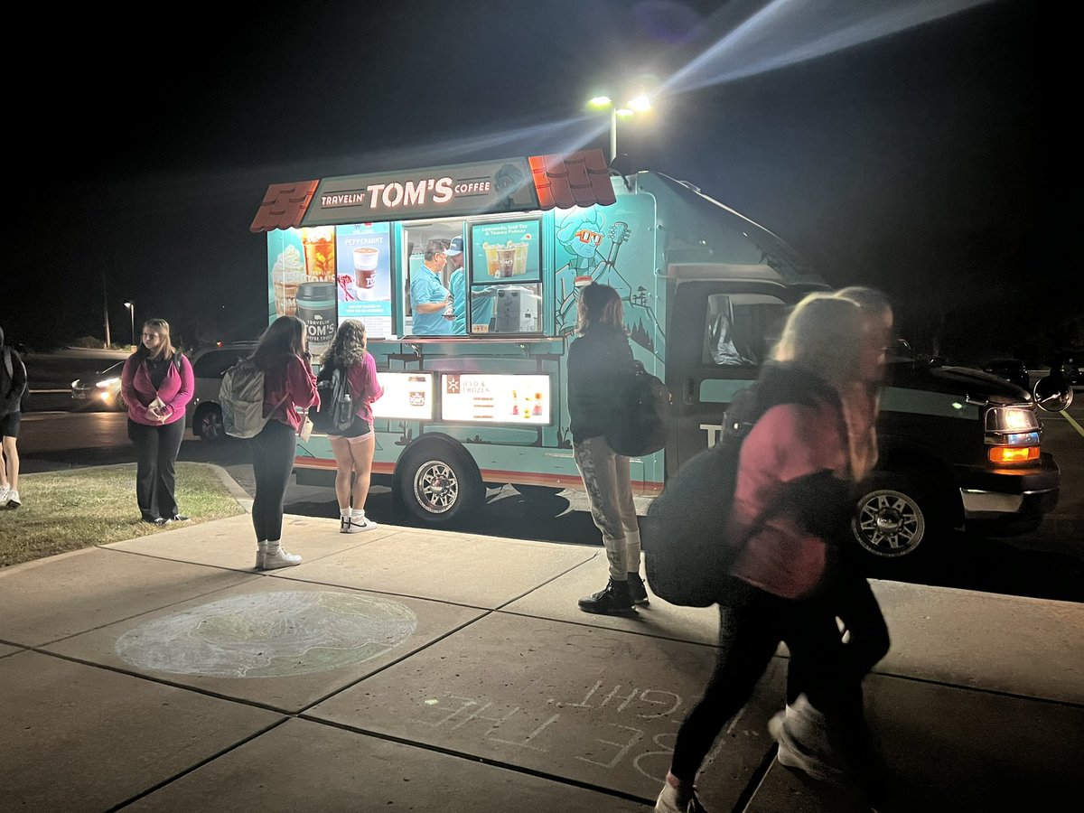 WSDR4Supt's tweet photo. Turn on your DVR’s! Channel 2! #PinkOut #PepZone at Timberland High School! @FOX2now #WeAreWentzville
@rowdywolfnation https://t.co/9DFfDE4TTN