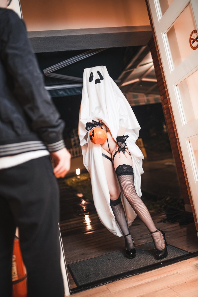 rakuraku166's tweet photo. 《Trick or Treat !!》
🎃🐈‍⬛🐈‍⬛👿
>Furuke/Patreon rewards of this month!
>link in bio(連結在個人檔案)

🐾rt me if u like🐾 https://t.co/vGPvhPlATX