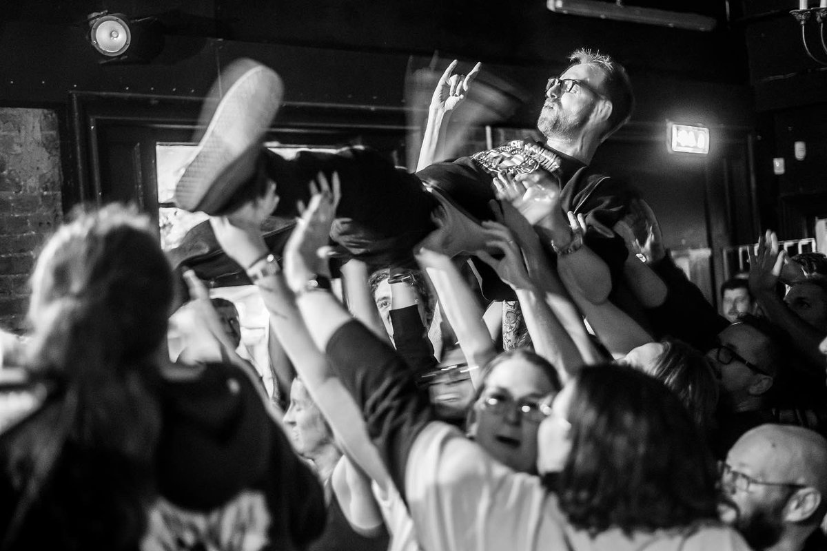 eatbeforeswim's tweet photo. Everyone needs a good man hug. 

Thanks for capturing the warm embrace @fuckinclairpics https://t.co/SmZW6JxQAe