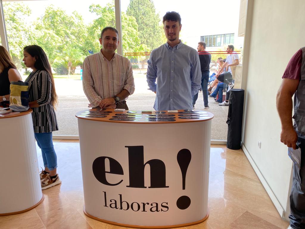 crysalia_es's tweet photo. Los representantes de cada una de las empresas de inserción que forman Adeirmur estuvieron al pie del cañón durante todo el I Congreso de #EconomíaSocialRMurcia ⏬ https://t.co/ZTz0oXzjaf