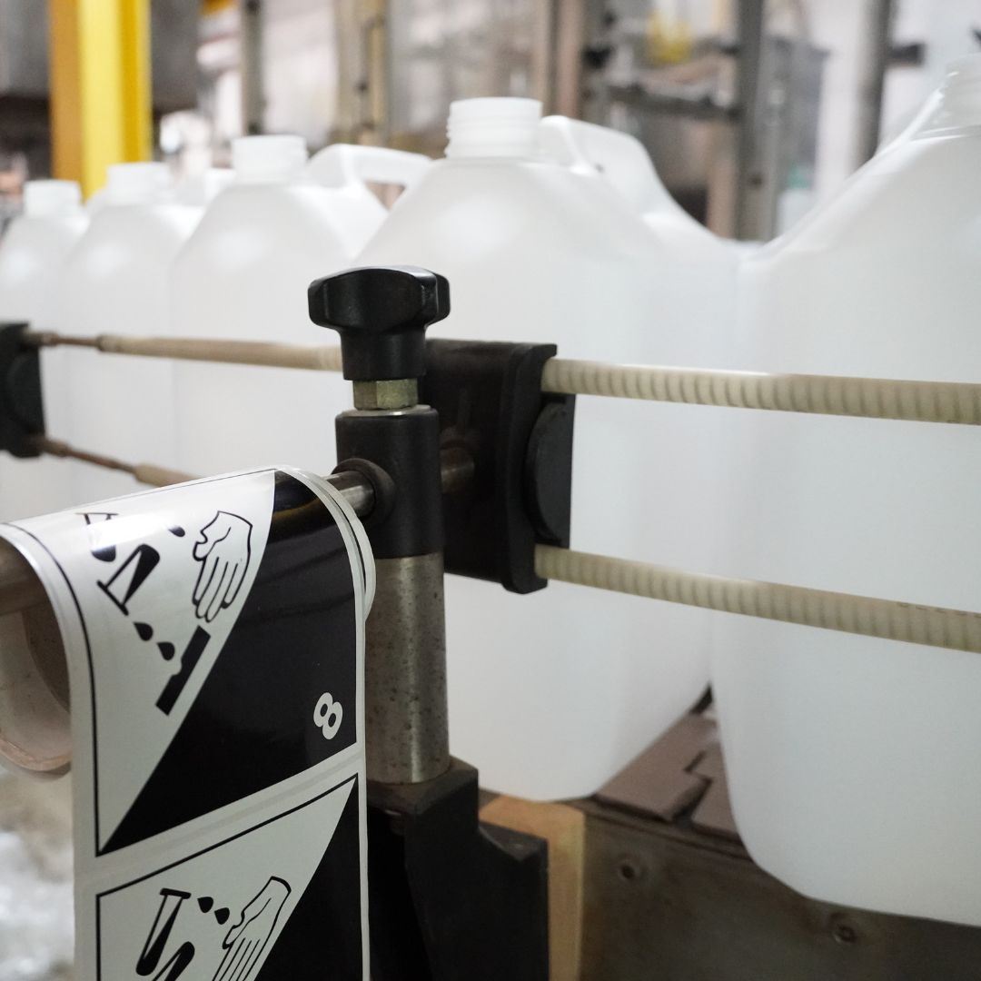 argui_es's tweet photo. ♻️Desde la elaboración, hasta su envasado, distribución de productos y vuelta a la fábrica. Apostamos pro la economía circular, por la reducción de envases, y por los sistemas de reutilización💪
#argui #sostenibilidad #economiacircular #detergenteecologico #modelocircular https://t.co/rRn9wACnYp