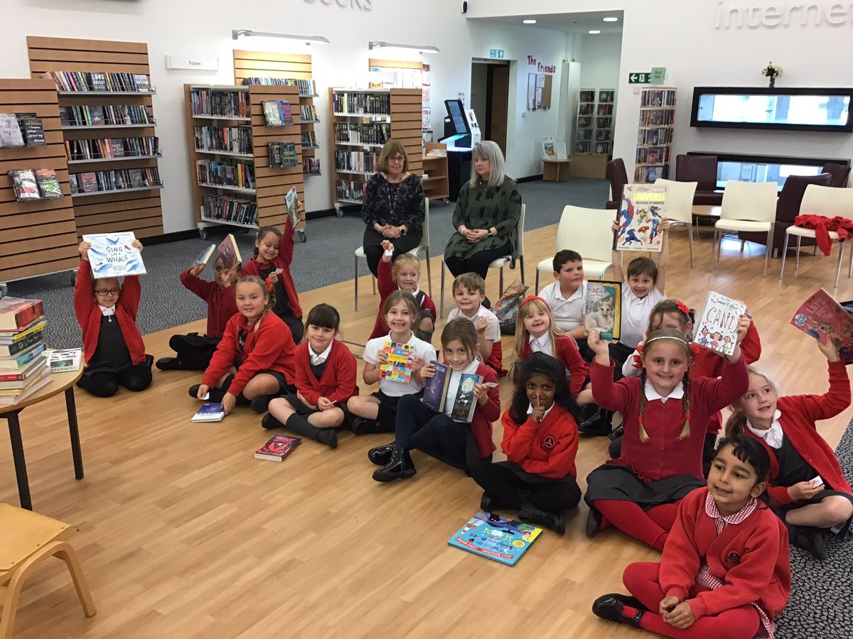 Year 2BH loved looking at all the books this morning. They were a credit to the school and all the library staff were super impressed with them! 😇😁👍