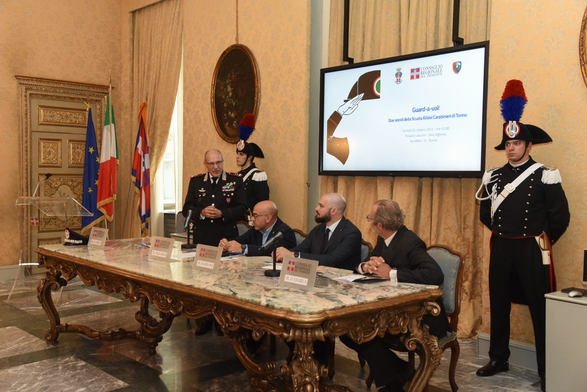 _Carabinieri_'s tweet photo. Torino: per i 200 anni della Scuola Allievi #Carabinieri, una targa ricorda le generazioni di giovani formati alla Caserma Cernaia e una conferenza presso la sede del Consiglio Regionale del Piemonte presenta la mostra sul Bicentenario https://t.co/4WwzNdgdNJ