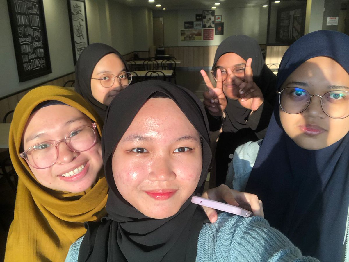 saynab_'s tweet photo. sorry for my weakness that i have , i know u all of u can't accept, i know that u guys never forgive wht i done to all of u , it's okay i deserved for it..even not for long we be friends but i also happy spend my time w you ..thank you gurls for the moment :) i never forget it . https://t.co/0hgYnMZaED