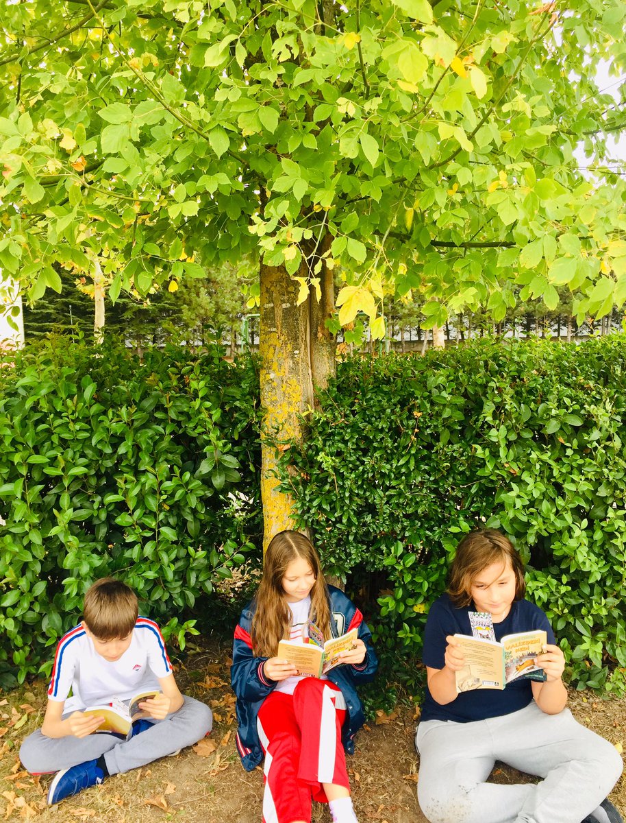 TÜBİTAK 4004 “İstatistiği Doğada Öğren” Projesi kapsamında, doğadan esinlenerek kendi kitap ayraçlarımızı tasarladık.
Artık kitap okurken kendi tasarımımız olan ayraçlarımızı kullanıyoruz.🌲🎨📚
#İstatistikdoğada