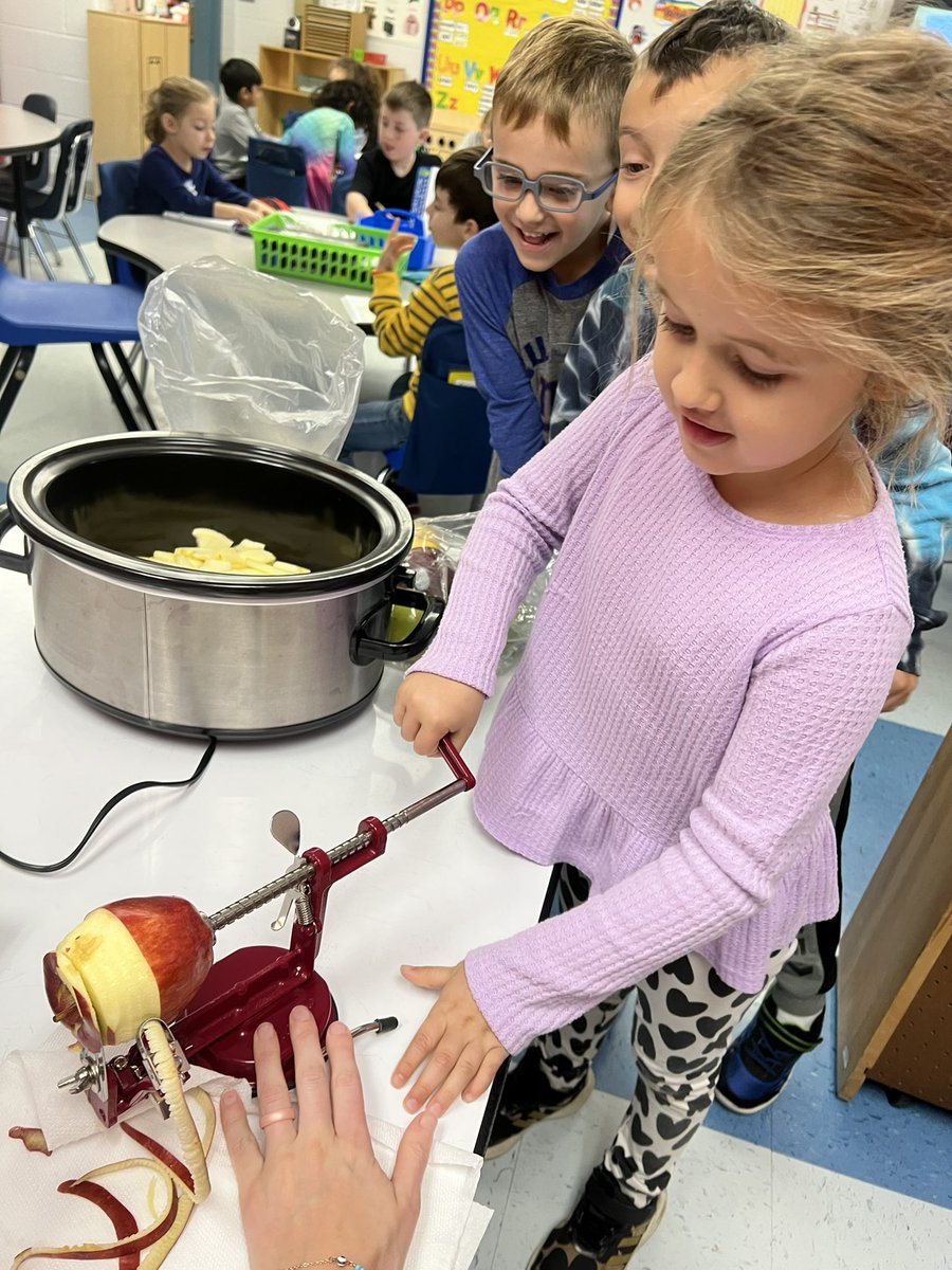 Our apple study is one of my favorite parts of the year. And the best way to wrap it up is by making applesauce! 🍎🍏 #Kindergarten #YudiMazz #MTPS